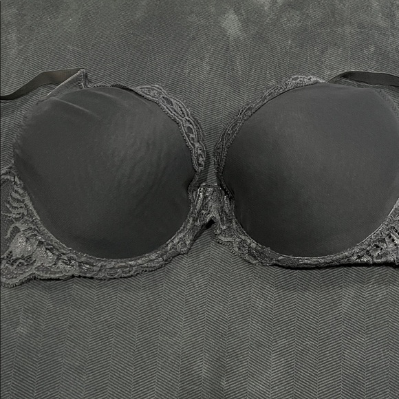 Natori Other - Natori Black Lace Trim Demi Bra